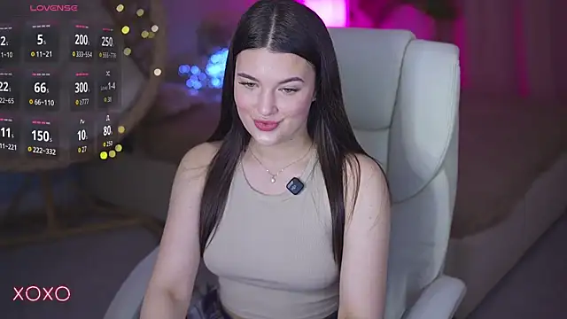 Snapshot of YourLolaBunny chatting on April 13, 2026, 1:15 pm YourLolaBunny online show from April 13, 2026, 1:15 pm