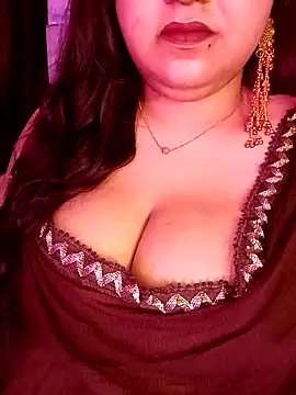 Suhanakhan00 online show from May 22, 2026, 10:24 am