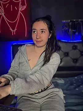 Sophie LS online show from June 5, 2026, 3:00 am
