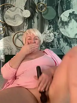 Laura Millf online show from February 26, 2026, 11:43 am