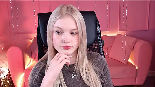 Snapshot of GraceGlamour chatting on February 3, 2026, 6:22 am GraceGlamour online show from February 3, 2026, 6:22 am