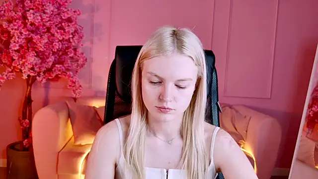 Snapshot of GraceGlamour chatting on November 3, 2025, 5:12 am GraceGlamour online show from November 3, 2025, 5:12 am