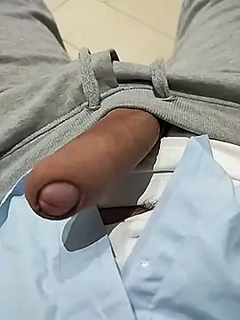 Snapshot of ptrz990 chatting on January 7, 2026, 2:22 pm ptrz990 online show from January 7, 2026, 2:22 pm