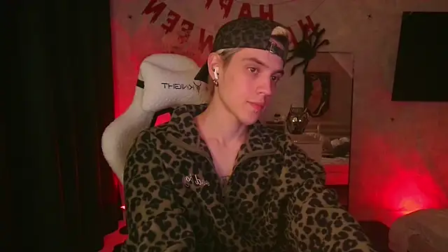 etieeis online show from October 28, 2025, 4:17 pm