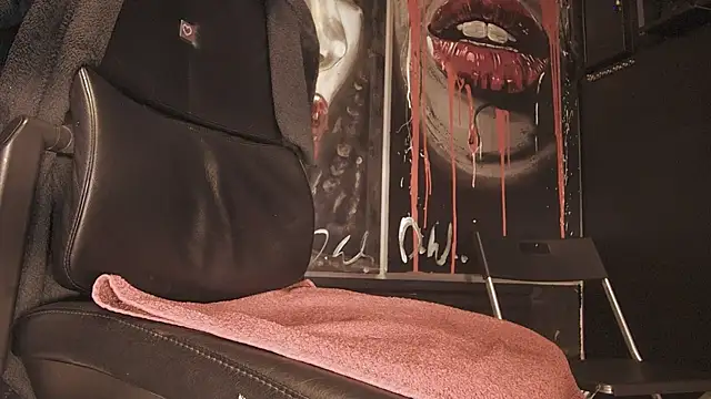 dani4334 online show from September 23, 2025, 9:00 pm