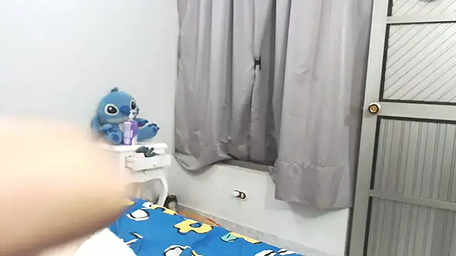 SaraStoneCute online show from May 22, 2026, 7:01 pm