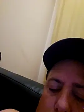 HeteroHotGuy1 online show from September 30, 2025, 7:53 pm