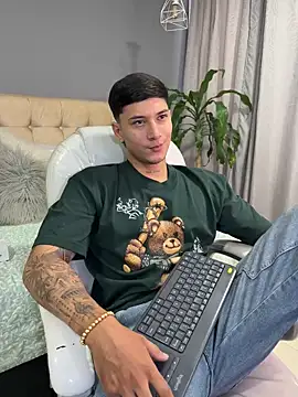 Snapshot of Damian23__ chatting on September 10, 2025, 12:37 pm Damian23 online show from September 10, 2025, 12:37 pm
