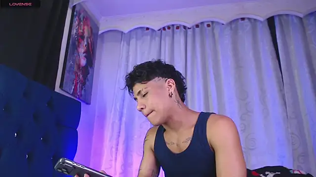 Sexys Boys Hot1 online show from April 15, 2026, 1:11 am