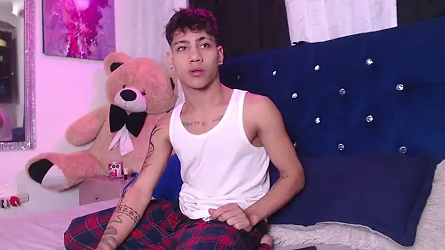 Sexys Boys Hot1 online show from September 21, 2025, 1:22 am