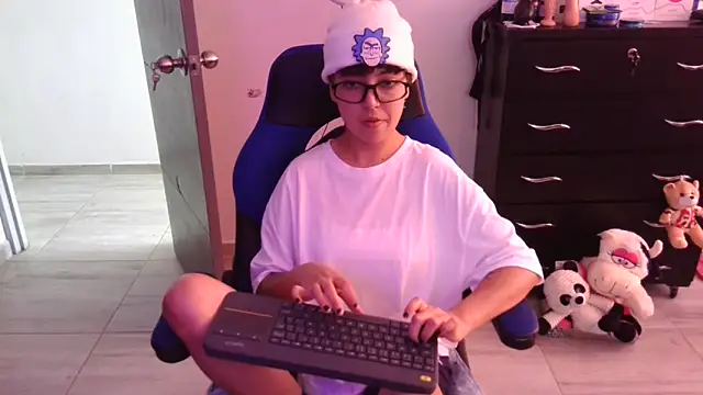 thomascooper7 online show from November 20, 2025, 6:08 pm