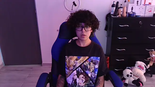 thomascooper7 online show from November 3, 2025, 7:06 pm