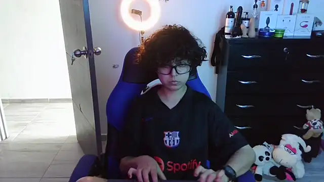 thomascooper7 online show from October 21, 2025, 6:51 pm