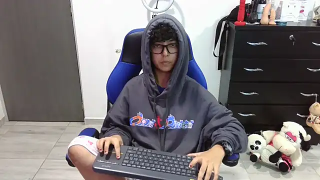 thomascooper7 online show from March 13, 2026, 2:05 am