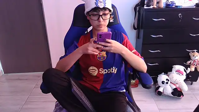 thomascooper7 online show from December 16, 2025, 5:06 pm