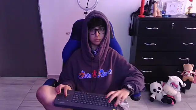 thomascooper7 online show from March 5, 2026, 7:43 pm