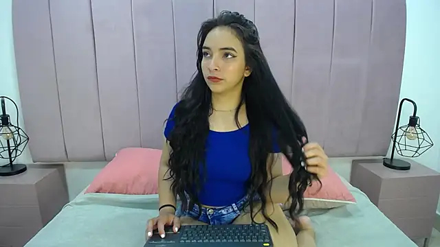 Snapshot of Nessa2905 chatting on December 11, 2024, 8:18 pm Nessa2905 online show from December 11, 2024, 8:18 pm