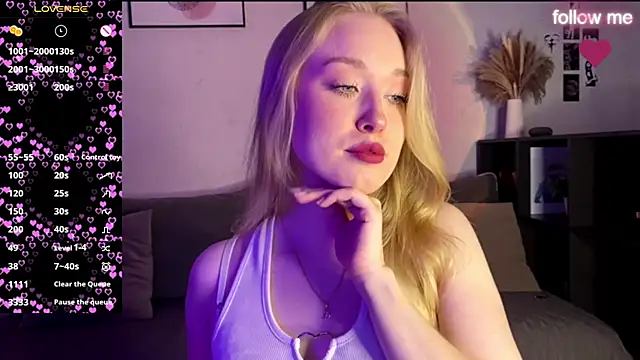 SweetDarcy online show from September 28, 2025, 3:19 pm