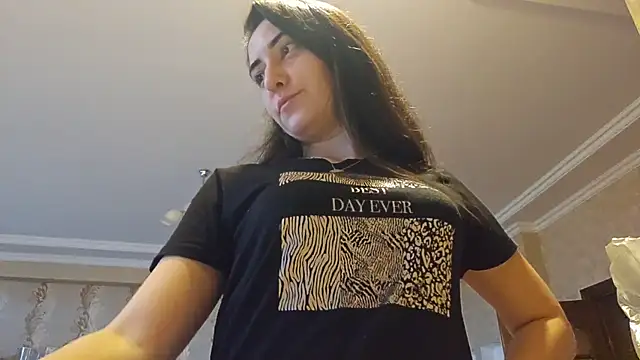 AlejandraDelaney online show from November 4, 2025, 12:09 pm