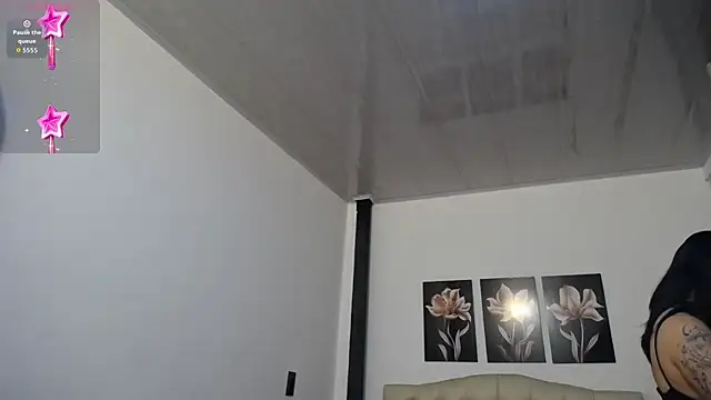 lily f00x online show from April 8, 2026, 12:39 pm