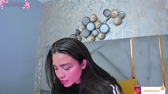 KimDevinne online show from November 13, 2025, 1:53 am