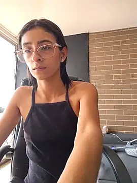 Snapshot of thedianakaro chatting on February 5, 2026, 2:35 pm thedianakaro online show from February 5, 2026, 2:35 pm