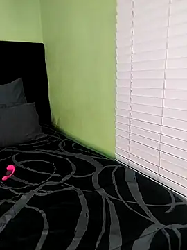 ThickPearlx23 online show from December 5, 2025, 7:23 pm