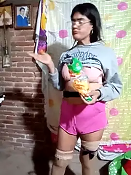 yovana13 online show from November 17, 2025, 3:27 pm