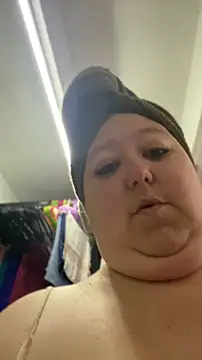 Chloee ep online show from April 10, 2026, 12:45 pm