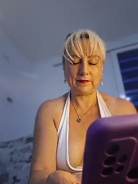 Snapshot of almaluna7 chatting on March 31, 2026, 12:34 am almaluna7 online show from March 31, 2026, 12:34 am