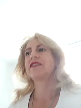 Snapshot of almaluna7 chatting on March 8, 2025, 9:40 pm almaluna7 online show from March 8, 2025, 9:40 pm