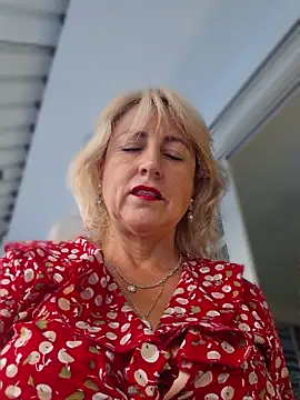 Snapshot of almaluna7 chatting on March 27, 2026, 10:33 pm almaluna7 online show from March 27, 2026, 10:33 pm