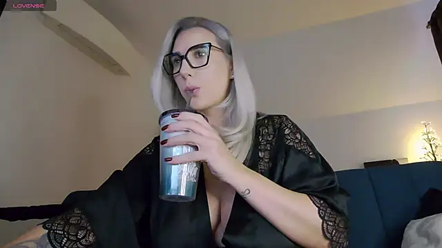 KhloeK online show from November 20, 2025, 12:06 pm