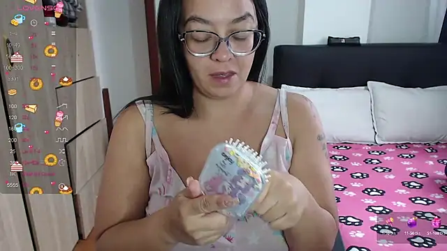 Snapshot of miia-big1boobs_ chatting on March 3, 2025, 2:49 pm miia-big1boobs  online show from March 3, 2025, 2:49 pm