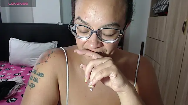 Snapshot of miia-big1boobs_ chatting on February 13, 2025, 6:26 pm miia-big1boobs  online show from February 13, 2025, 6:26 pm