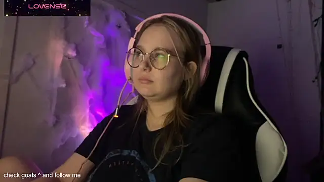 JacyWinslat online show from November 7, 2025, 7:07 pm