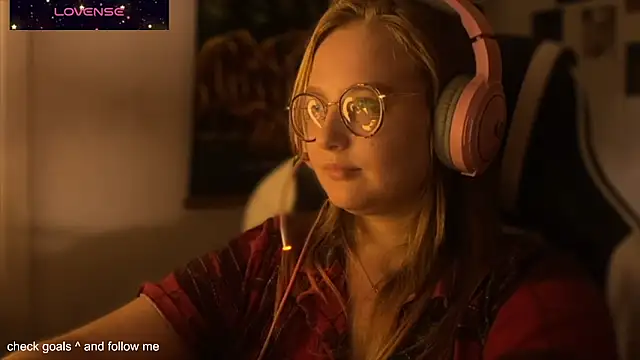 JacyWinslat online show from October 25, 2025, 8:53 pm