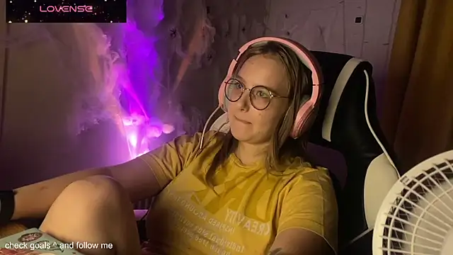 JacyWinslat online show from October 31, 2025, 8:49 pm