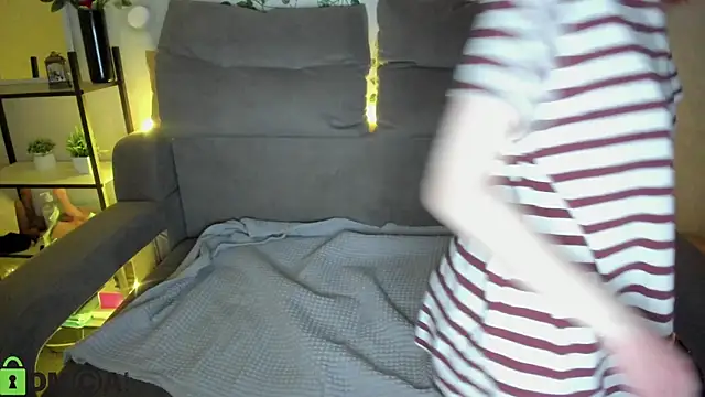 Little Chips online show from December 21, 2025, 5:25 pm