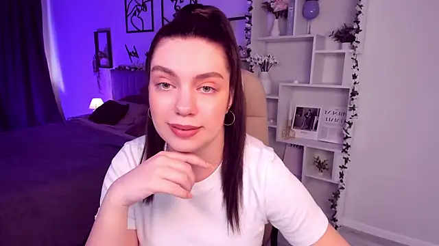 DaniellaLovely online show from March 13, 2025, 10:57 am