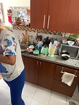 Cafeziitha02 online show from November 13, 2025, 4:33 pm