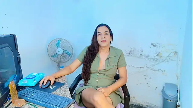 Snapshot of Oh_Tique chatting on March 8, 2026, 1:44 am Oh Tique online show from March 8, 2026, 1:44 am