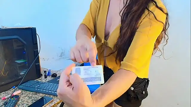 Snapshot of Oh_Tique chatting on April 11, 2026, 7:39 pm Oh Tique online show from April 11, 2026, 7:39 pm