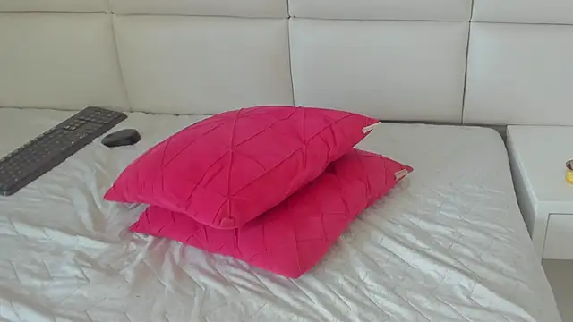 MIA  SAENZ online show from February 22, 2025, 9:37 pm