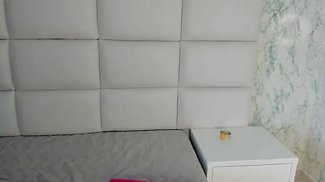 MIA  SAENZ online show from February 27, 2025, 3:05 pm