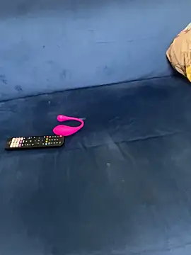 leilachic online show from March 18, 2025, 7:44 am