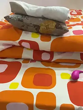 leilachic online show from March 18, 2025, 10:37 pm