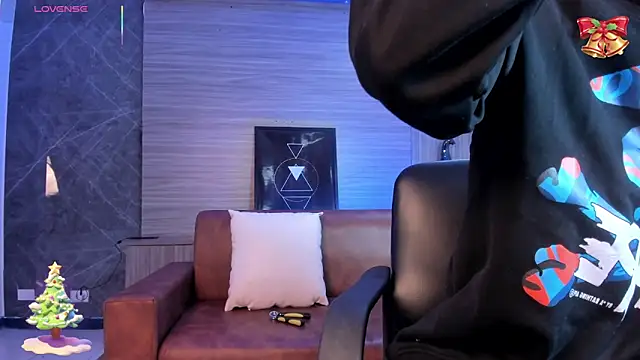 Aaron Scoot online show from December 17, 2025, 11:37 am