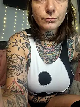 lizzardqueeen online show from December 14, 2025, 11:54 pm