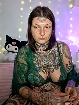 lizzardqueeen online show from February 3, 2026, 12:21 am